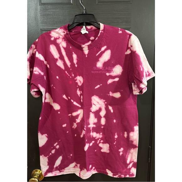 Pineapple Willy’s T-Shirt - Picture 1 of 2